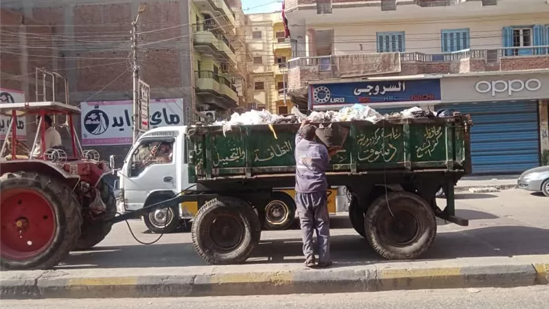  رئيس مدينة دسوق يتابع أعمال الصرف الصحي والنظافة 