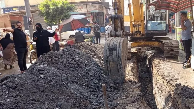 محافظ كفرالشيخ يتابع أعمال الرصف بقلين.. ويشدد على مواصفات الجودة
