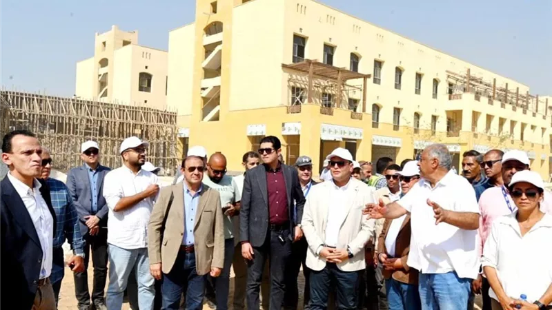 في جولة ميدانية.. وزير الإسكان يوجه بسرعة الانتهاء من مشروع حدائق «تلال الفسطاط»