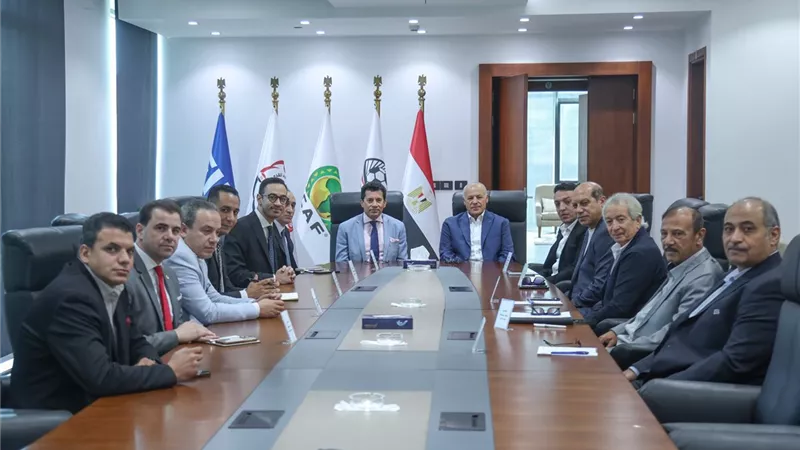 ناقش ملفات شائكة| تفاصيل زيارة وزير الرياضة لـ اتحاد الكرة