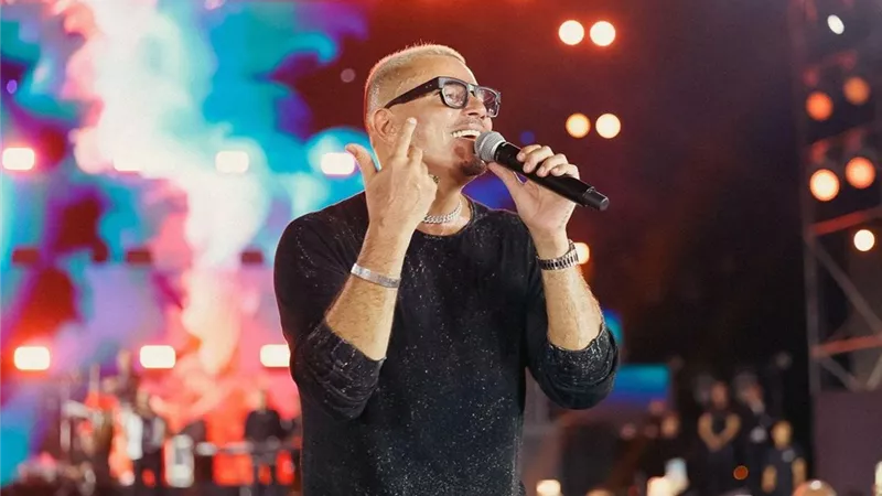شاهد| كيف تألق عمرو دياب في حفل مهرجان الجونة السينمائي؟