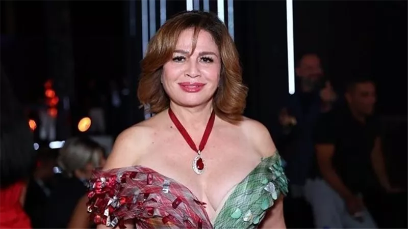 إلهام شاهين عن فستان الجونة: «ليه التنمر ده»