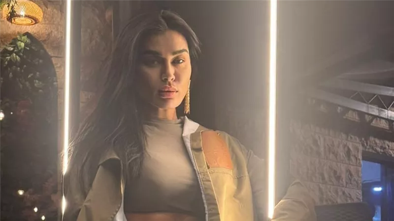  نادين الراسي تكشف سر ظهورها بـSix packs: «بشرب مياه كتير»