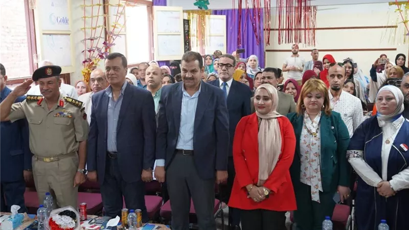 ذكرى أكتوبر.. مدير تعليم سوهاج يشهد احتفالية رياض الأطفال بإدارة أخميم
