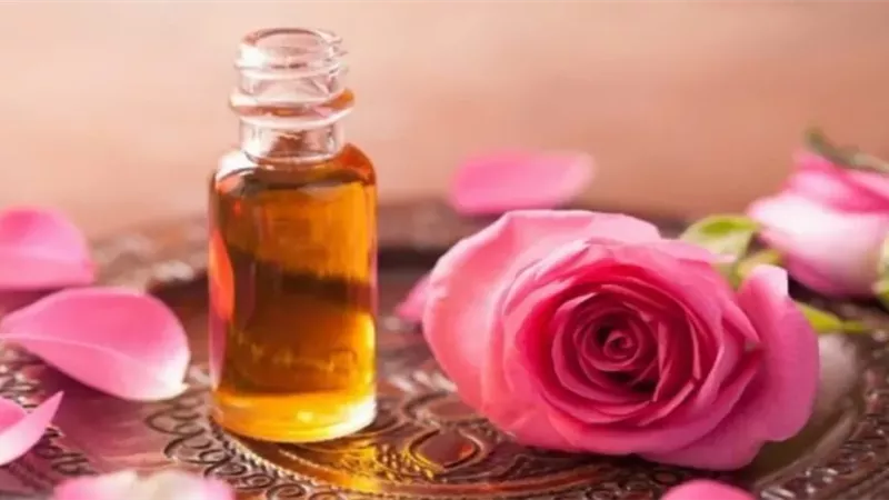 زيت الورد .. علاج طبيعي يقلل التوتر ويخلصك من الاكتئاب مدى الحياة