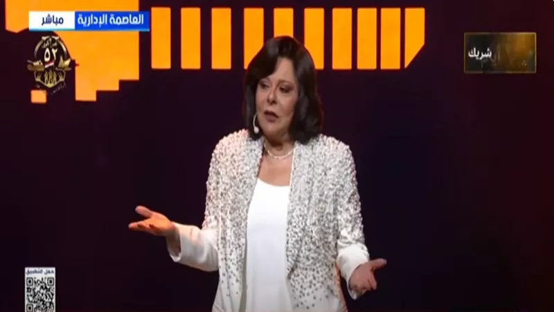 إسعاد يونس تمزح مع الرئيس السيسي: معلش مجتش بالبيجامة الكستور| فيديو