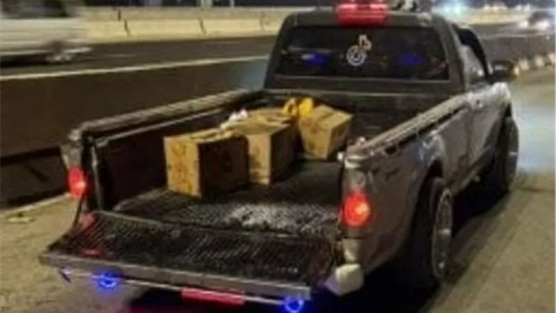 السيطرة على حريق سيارة محملة بكراتين زيت أعلى الطريق الدائري