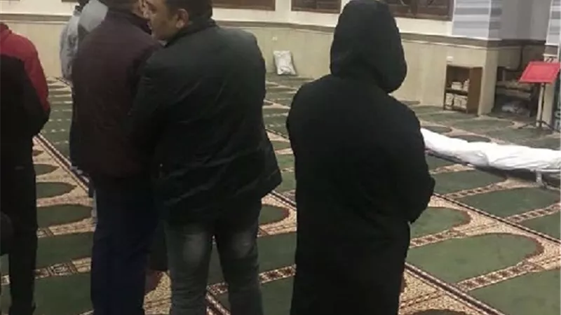 حكم من فاتته التكبيرة الأولى في صلاة الجنازة.. الأزهر يجيب