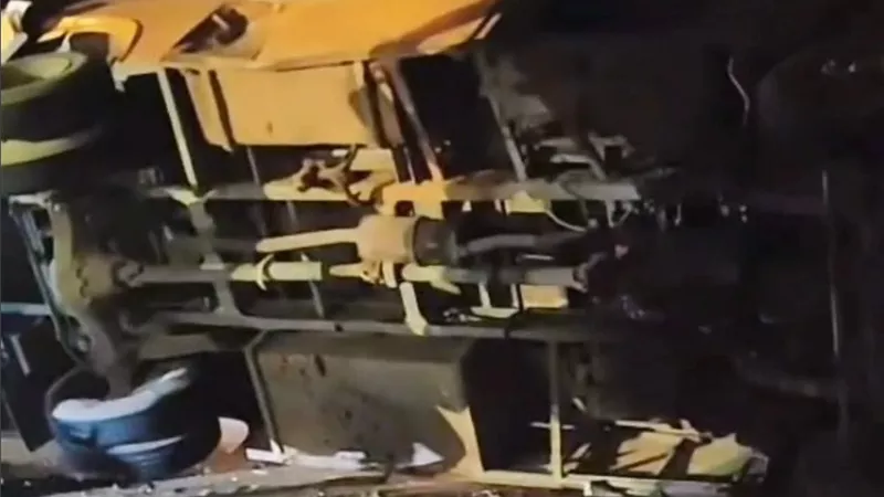 «الإسعاف»: لا يزال هناك محاصرون داخل السيارات في حادث طريق السويس|خاص