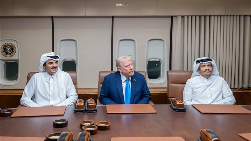 أمير قطر يلتقي الرئيس الأمريكي لبحث اتفاق غزة والتعاون الاستراتيجي