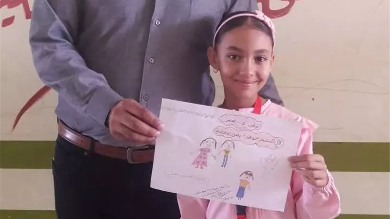 مدير إدارة دسوق التعليمية في كفر الشيخ يُكرم الطلاب والمعلمين 
