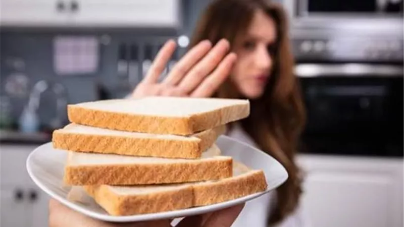 احذر.. الخبز الأبيض طعام شائع يدمر عقلك تدريجيا.. أضراره ومخاطر تناوله