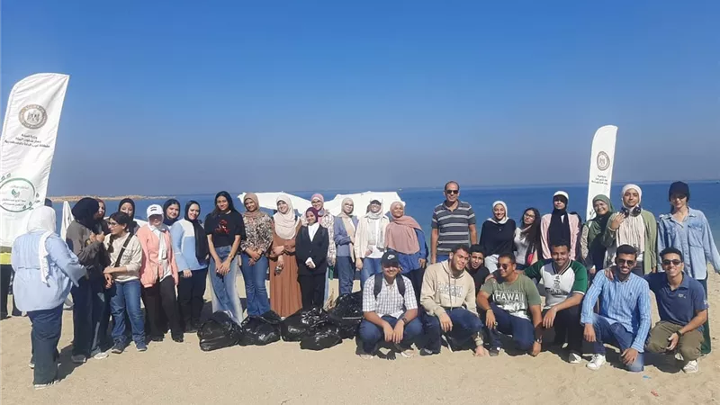  فرع جهاز شئون البيئة بالإسكندرية ينفذ حملة لتظيف شاطئ سيد درويش 