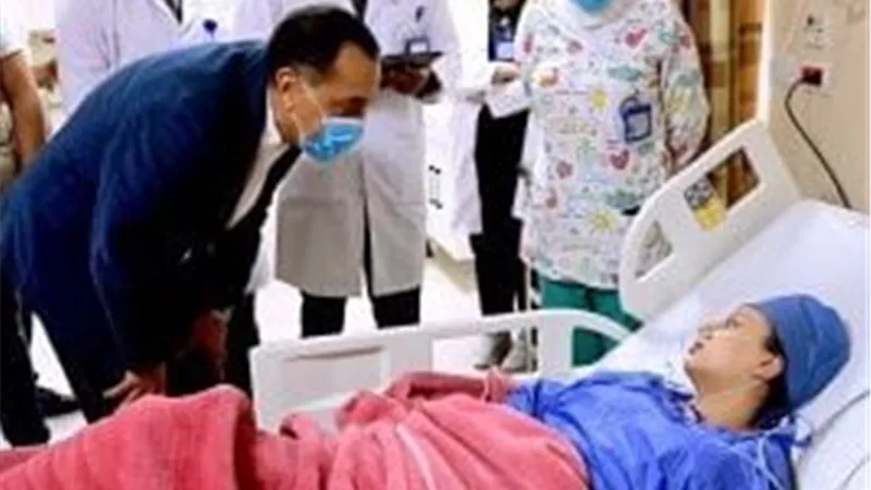 مدبولي  خلال تفقده مستشفى 