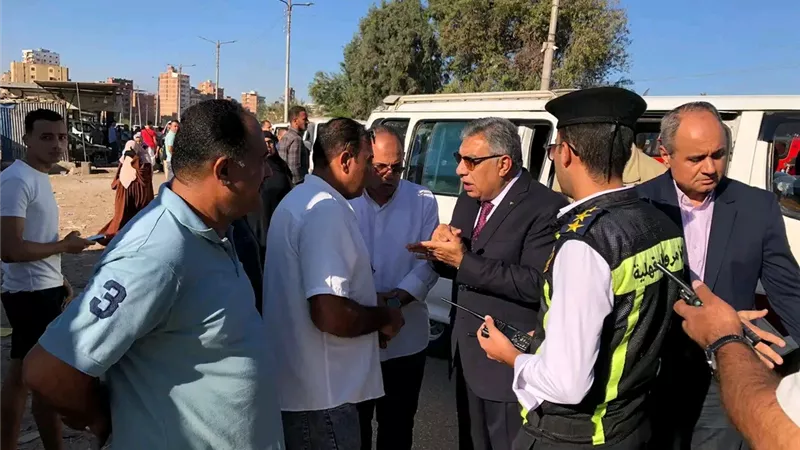 محافظ الدقهلية يتابع انتظام حركة المواقف بخط جديلة– الجلاء 