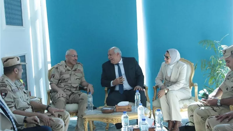 محافظ الوادي الجديد يستقبل مدير جمعية المحاربين القدماء