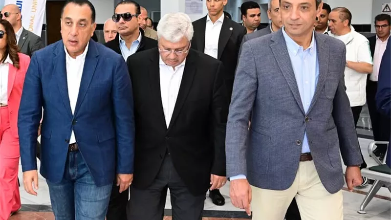 مدبولي يستعرض الموقف التنفيذي لأبرز المشروعات والمبادرات بالسويس