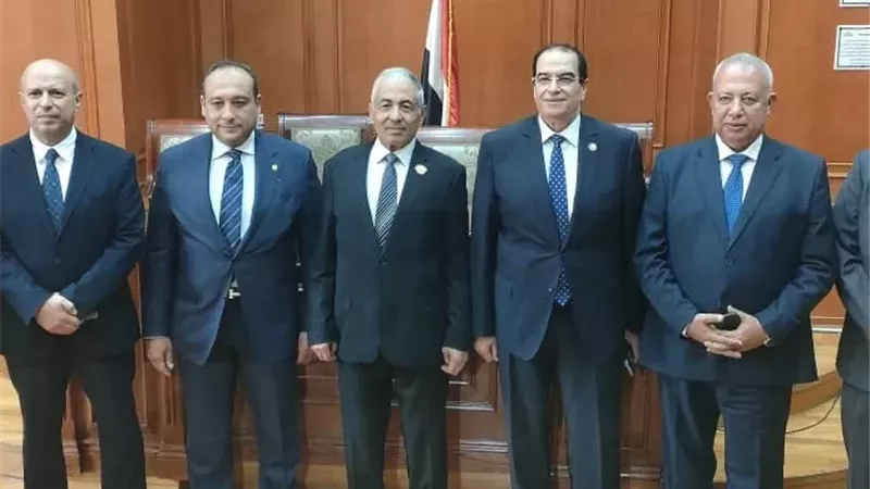 وكيلا الشيوخ يتفقدان اللجان النوعية ويهنئون هيئات المكاتب المنتخبة