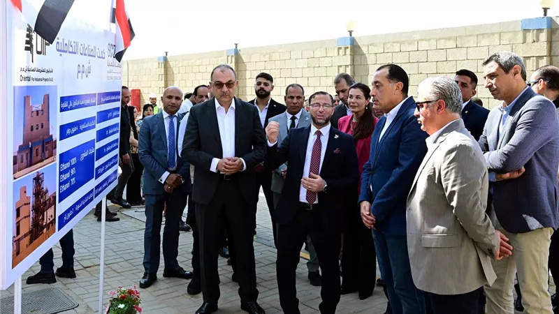 باستثمارات 15 مليون دولار.. رئيس الوزراء يفتتح مصنع لمواد البناء
