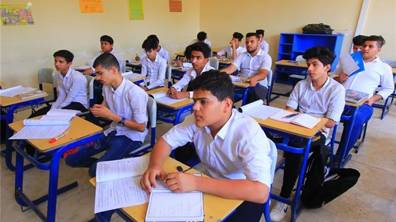 طلاب الإعدادية يشكون صعوبة امتحان اللغة العربية لشهر أكتوبر 2025