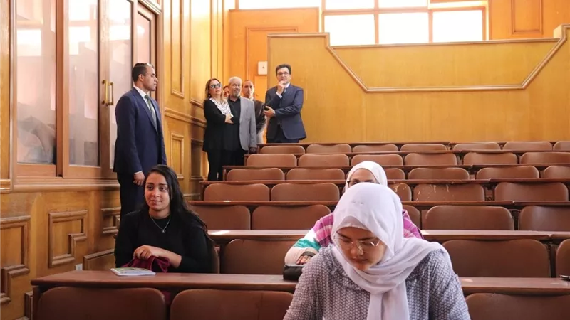 وزير الثقافة يتفقد أكاديمية الفنون ويتابع سير العملية التعليمية وانتظام الدراسة 