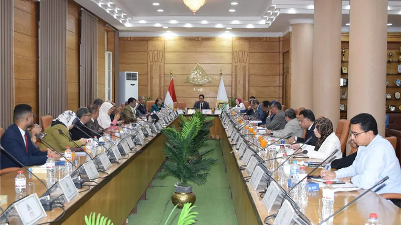 مجلس جامعة بنها يعتمد برنامج البكالوريوس المهني في الحُلي والمجوهرات 