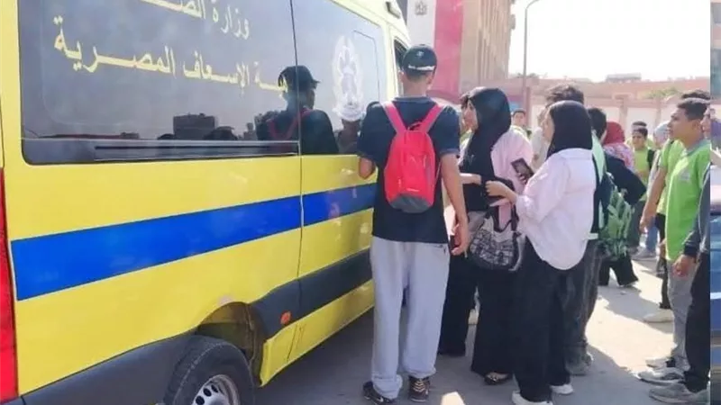 «أثناء عبوره الطريق».. سيارة طائشة تضرب شابًا وتسقطه مصابًا بالصحراوي 