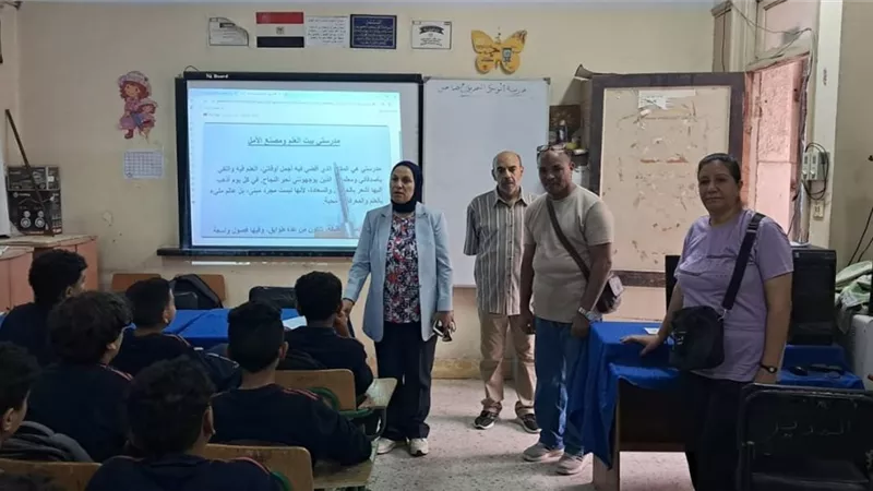 تعليم القاهرة تشدد على تطوير المناهج واكساب الطلاب المهارات اللازمة 