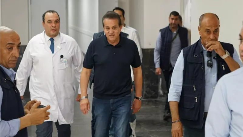 وزير الصحة يتفقد مجمع السويس الطبي ويوجه بسرعة الاستجابة لطلبات المواطنين