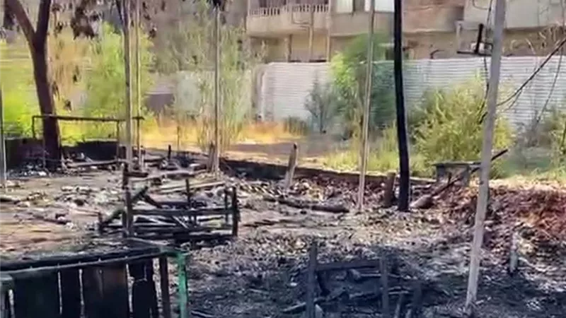 بالصور.. حريق ضخم يلتهم محتويات كافيتريا بالكامل في الأقصر
