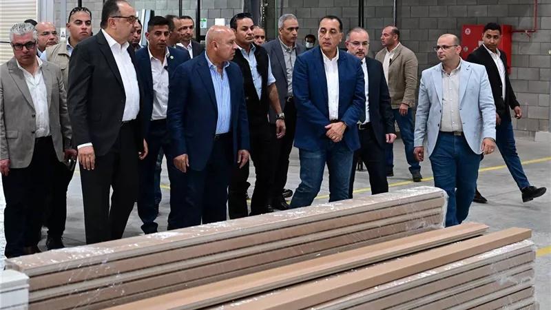 رئيس الوزراء يفتتح مصنع 