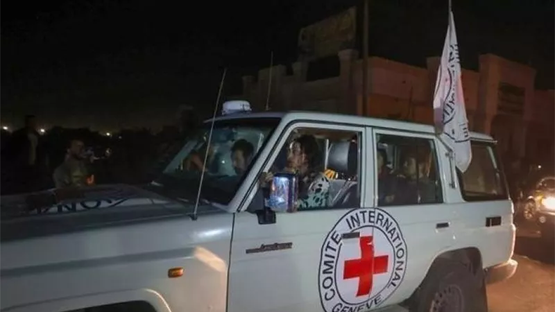 فريق مصري يتجاوز الخط الأصفر للبحث عن جثث المحتجزين الإسرائيليين