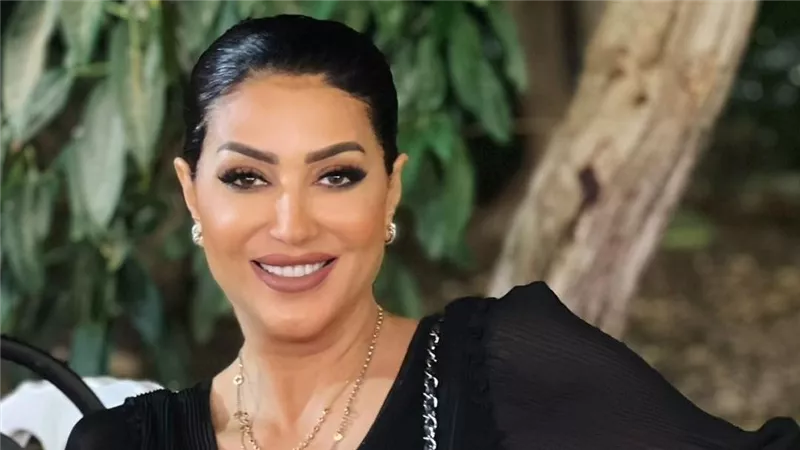 بالأسود.. رسالة غامضة من وفاء عامر على فيسبوك