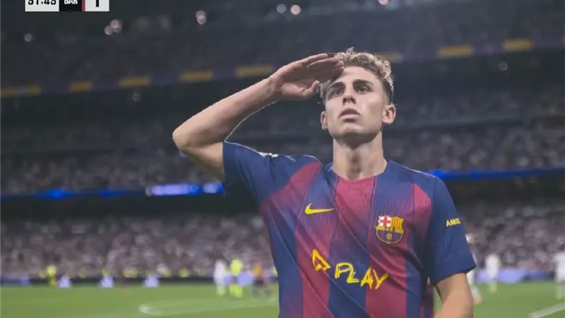لوبيز يدرك التعادل لصالح برشلونة أمام ريال مدريد بالكلاسيكو